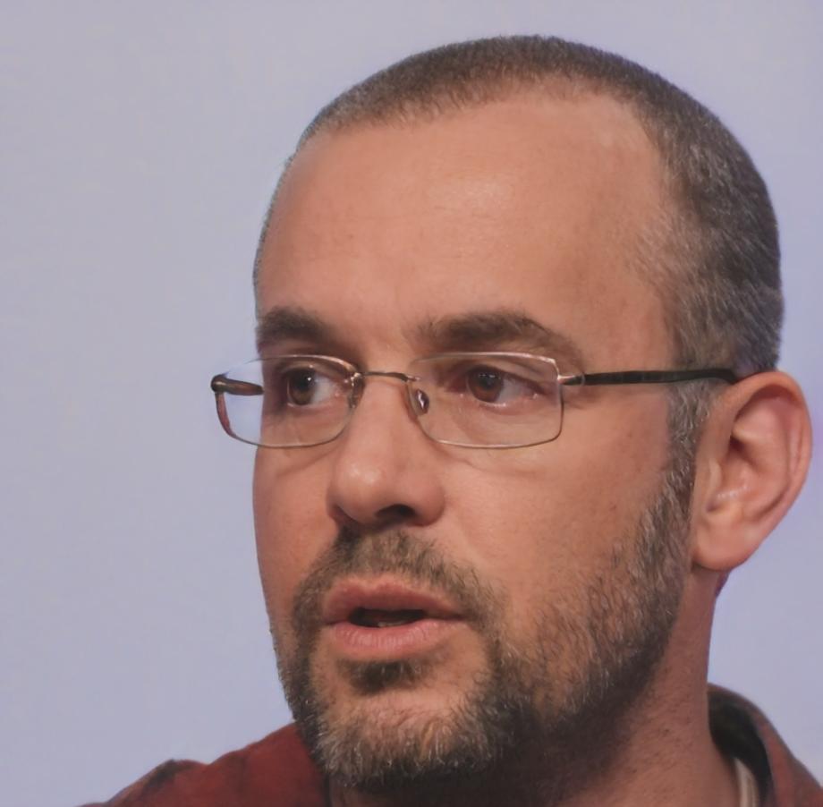 Carlos Mendoza, especialista en análisis financiero
